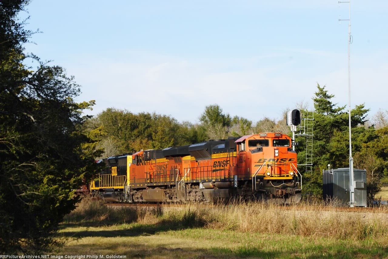 BNSF 8504, 8011, WAMX 4123